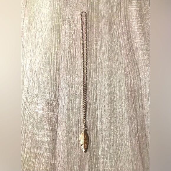 NWOT … Gold LEAF Pendent Necklace - Picture 1 of 2
